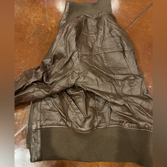Xhilaration cropped brown bomber jacket size Large - Picture 3 of 3